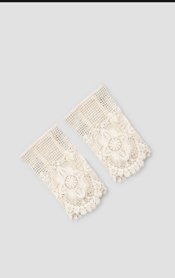 Martina
WRIST DETAIL iwa I walla 

Wrist detail in lace - Stay Wild Collective  Accessories