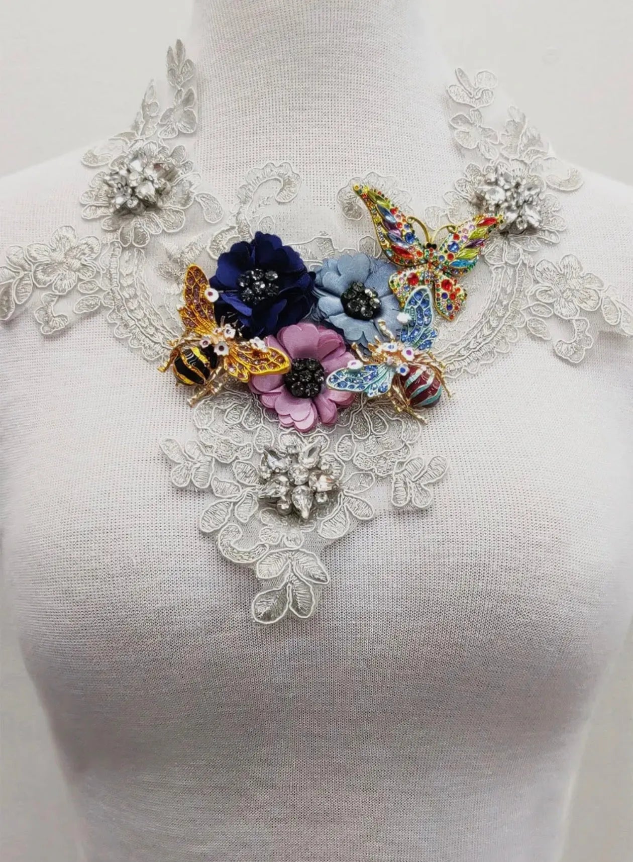Pre order QUEEN VICTORIA PINNED NECKLACE - Stay Wild Collective  